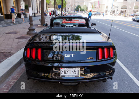 2015 Ford Mustang GT Cabrio Rückansicht - USA Stockfoto