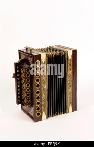 ziehharmonika-taste-akkordeon-wei-er-hintergrund-stockfotografie-alamy
