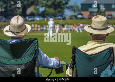 Zuschauer bei einem Cricket-spiel. Horntye Park, Hastings, East Sussex, England, Großbritannien Stockfoto