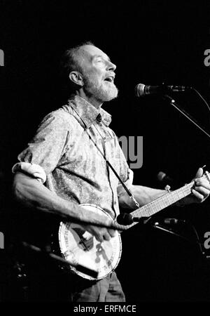 Pete Seeger - Porträt der amerikanischen Folk-Sängerin erklingt in der Royal Festival Hall, London, 1985. 3. Mai 1919. Stockfoto