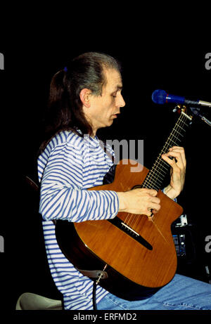 Steve Howe - Porträt des britischen Gitarristen Auftritt in London, 1995. 8. April 1947. Stockfoto