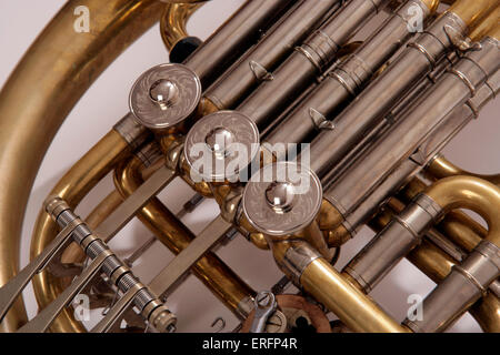Horn, die Alexander, (unlackiert Instrument), mit Schleusen, und B-Ventil Stockfoto