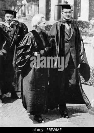 Marie Curie mit Dean Pegram, Dekan der School of Engineering an der Columbia University, 1921. MC: Polen geborenen französischen Physiker Stockfoto