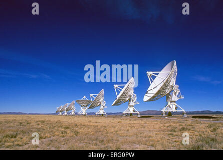 Die riesige Radioteleskope des Very Large Array oder VLA, auf den Ebenen von San Agustin zwischen den Städten von Magdalena und Datil im zentralen Westen New Mexico. Stockfoto