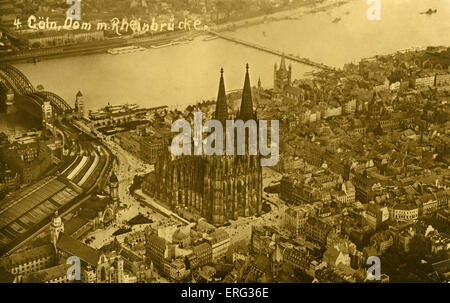 Köln, Deutschland, Anfang des 20. Jahrhunderts. Dom M. Rheinbrucke (Kathedrale mit Brücke).  Postkarte. Stockfoto