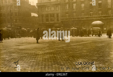 Köln, Deutschland, Anfang des 20. Jahrhunderts. Tag des Waffenstillstands, 11. November 1919, 11 Uhr.  Postkarte. Stockfoto