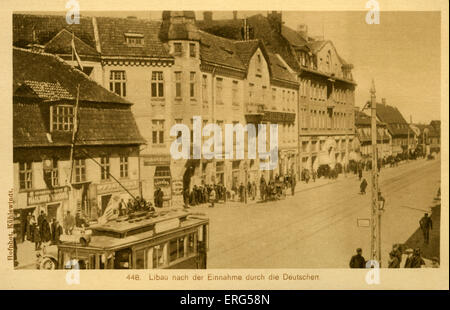 Libau unter deutscher Besatzung Weltkrieg. Entnommen aus Foto, zeigt eine Main street in Libau nach der Einnahme der Stadt durch Stockfoto