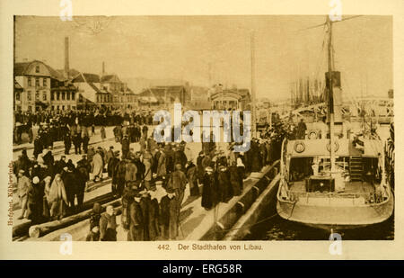 Libau unter deutscher Besatzung Weltkrieg. Vom Foto, zeigt den Hafen von Libau. Bildunterschrift lautet: "Der Stadthafen von Libau" / "Libau Stadt-Hafen". (jetzt Liepāja im heutigen Lettland). 3/10 Stockfoto