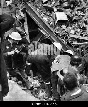 2. Weltkrieg Informationen Buch - mit dem Titel: Frontlinie 1940 / 41, die offizielle Geschichte des Civil Defence of Britain. Bild Stockfoto