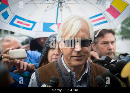 Elmont, New York, USA. 2. Juni 2015. Trainer BOB BAFFERT spricht zu den Medien vor der Ankunft der 2015 Belmont Stakes hoffnungsvollen amerikanisches PHAROAH, heute Nachmittag, Dienstag, 2. Juni 2015. Bildnachweis: Bryan Smith/ZUMA Draht/Alamy Live-Nachrichten Stockfoto