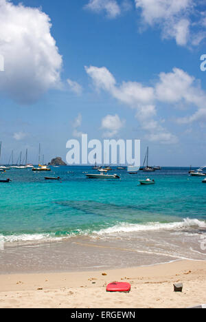 Das Cyan karibische Meerwasser Corossol Beach in St. Barts Stockfoto