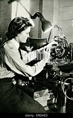 2. Weltkrieg: British Women es Auxiliary Air Force. Instrument zu reparieren. Weibliche auxiliary Division der Royal Air Force. Britische Stockfoto