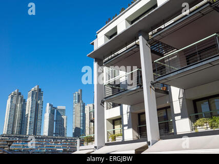 Ein modernes Apartment-Haus in Puerto Madero, Buenos Aires Stockfoto