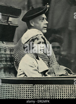 Prinz Edward (1894 – 1972) und Prinzessin Elizabeth (geboren 1926) Rückkehr von der Kirche von Crathie bei Balmoral, Schottland, Juni 1933. Stockfoto