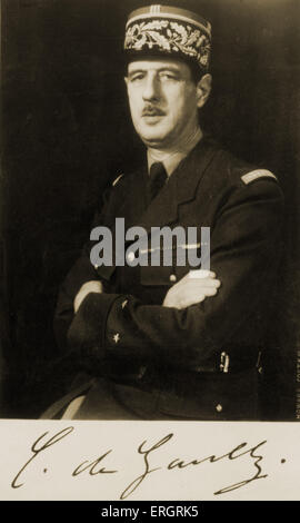 General Charles de Gaulle, Porträt in Militäruniform mit verschränkten Armen. Französischer Minister des Krieges während des zweiten Weltkriegs, Stockfoto