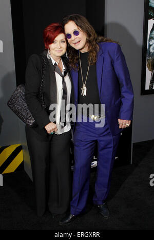 Ozzy Osbourne und Sharon Osbourne an der Los-Angeles-premiere von "Total Recall". Stockfoto