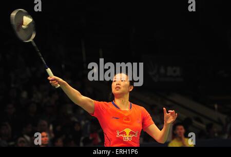 (150603)--JAKARTA, 3. Juni 2015 (Xinhua)--Li Xuerui China Renditen der Federball, Kirsty Gilmour von Schottland im Dameneinzel vorläufige match bei BCA Indonesien Open 2015 in Jakarta, Indonesien, 3. Juni 2015. Li gewann 2: 1. (Xinhua/Zulkarnain) Stockfoto