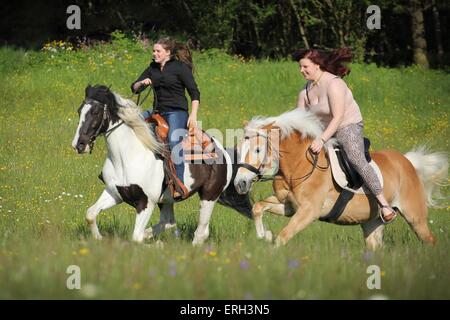 Reiter und Pferde Stockfoto