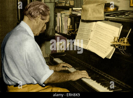 Albert Schweitzer spielt Klavier am Hospital in Lambarene, Heidenheim, August 1956. Französisch-elsässischen Philosoph, Theologe, Stockfoto