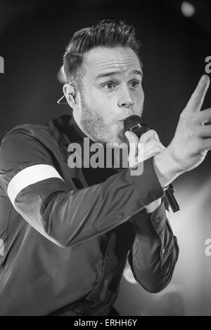 Mailand Italien. 2. Juni 2015. Der englische Singer/Songwriter OLLY MURS führt live im Music Club Fabrique während der "Nie wurden bessere Tour 2015" Credit: Rodolfo weitertransferiert/Alamy Live News Stockfoto