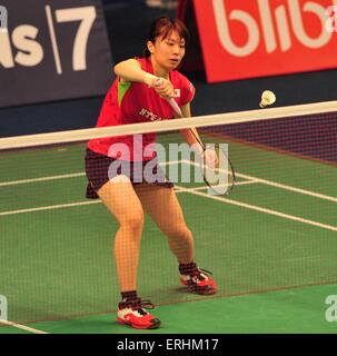 (150603)--JAKARTA, 3. Juni 2015 (Xinhua)--Yui Hashimoto Japans konkurriert während der Frauen Einzel-vorläufige Match gegen Carolina Marin von Spanien auf der BCA Indonesien Open 2015 in Jakarta, Indonesien, 3. Juni 2015. YUI Hashimoto gewann 2: 1. (Xinhua/Zulkarnain) Stockfoto