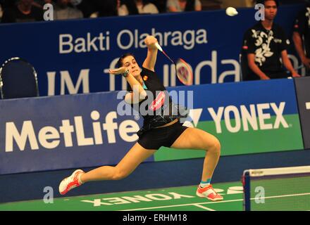 (150603)--JAKARTA, 3. Juni 2015 (Xinhua)--Carolina Marin von Spanien konkurriert während der Frauen vorläufige Einzel gegen Yui Hashimoto Japans auf der BCA Indonesien Open 2015 in Jakarta, Indonesien, 3. Juni 2015. YUI Hashimoto gewann 2: 1. (Xinhua/Zulkarnain) Stockfoto