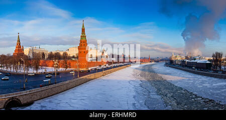 Panoramaansicht des Moskauer Kreml im winter Stockfoto