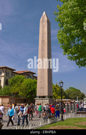 Der Obelisk Theodosius, der alten ägyptischen Obelisken des Pharaos Thutmose III im Hippodrom, Sultanahmet, Istanbul, Türkei Stockfoto