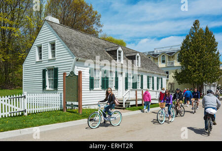 Michigan, pass Mackinac Island, Market Street, Radfahrer Traditionshaus Biddle Stockfoto