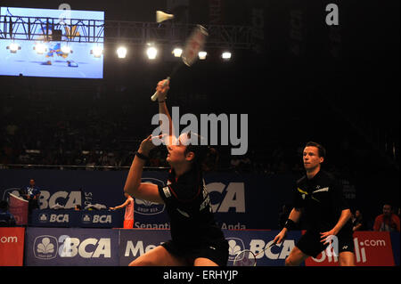 Jakarta, Jakarta, Indonesien. 2. Juni 2015. JAKARTA, Indonesien - Juni 02: Holland Jorrit De Ruitter und Samantha Barning konkurrieren gegen England Gabrielle Adcock und Chris Adcock Mix Doppel bei der 2015 Indonesien Open Superseries Premier Badminton-Turnier in Jakarta am 2. Juni 2015. © Sijori Bilder/ZUMA Draht/Alamy Live-Nachrichten Stockfoto