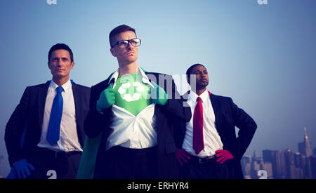 Superheld Geschäftsleute kämpfen für die Umwelt. Stockfoto