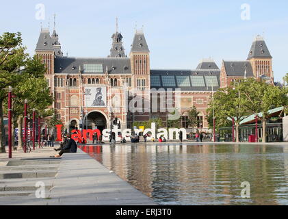 Rijksmuseum, Gebäude, Amsterdam, den Niederlanden, I Amsterdam Logo und Touristen Stockfoto