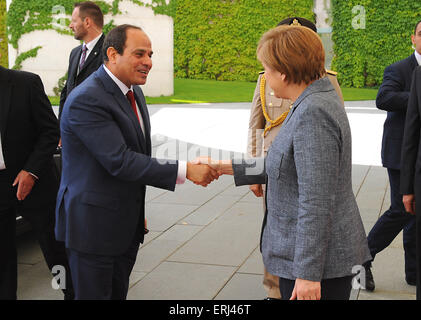 Berlin, Deutschland. 3. Juni 2015. Ägyptens Präsident Abdel Fattah el-Sisi kommt zu Gesprächen mit Bundeskanzlerin Angela Merkel (Pool Foto Ägyptische Präsidentschaft). Stockfoto