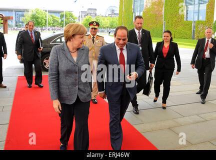 Berlin, Deutschland. 3. Juni 2015. Ägyptens Präsident Abdel Fattah el-Sisi kommt zu Gesprächen mit Bundeskanzlerin Angela Merkel (Pool Foto Ägyptische Präsidentschaft). Stockfoto