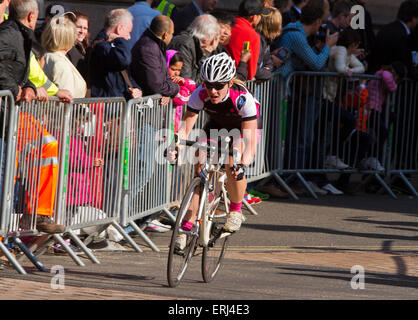 Fahrer Stufe 7 der Radsport Pearl Izumi Tour Series in Croydon, Südlondon 02.06.2015 Stockfoto