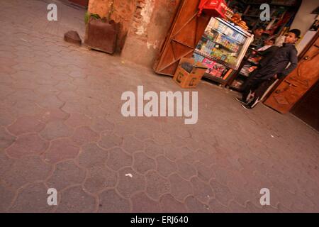 Schuss aus der Hüfte: Medina Marrakesch Stockfoto