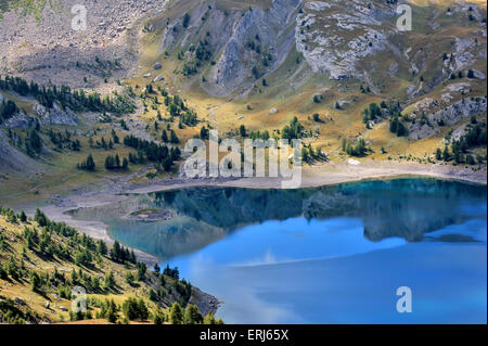 Reflexion in der See Lac d'Allos, Französische Alpen, Frankreich Stockfoto