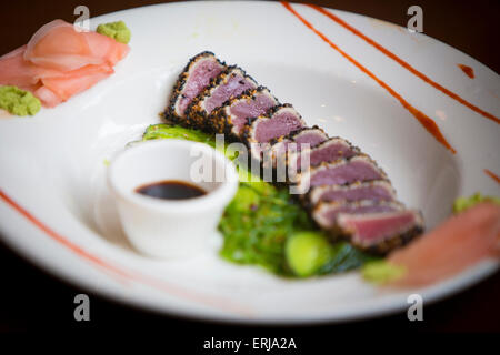 Sesam Kruste Ahi Thunfisch Stockfoto