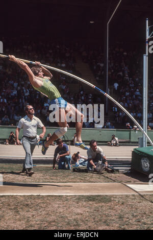 Bruce Jenner im Wettbewerb im Zehnkampf auf he1976 uns Olympiabahn und Feldversuche Stockfoto