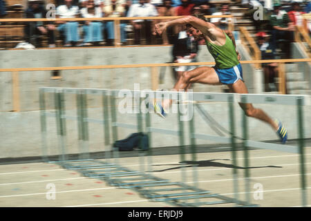 Bruce Jenner im Wettbewerb im Zehnkampf auf he1976 uns Olympiabahn und Feldversuche Stockfoto