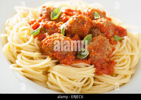 Spaghetti mit Fleischbällchen in Tomatensauce Stockfoto