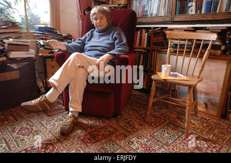 Clare Crowhurst Witwe von Donald Crowhurst der berüchtigten "lone Sailor" zu Hause in Seaton, Devon. Stockfoto