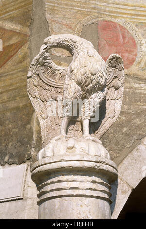 Italien, Trentino Südtirol, Trient, Piazza del Duomo, Adlerbrunnen Stockfoto