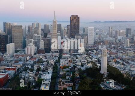 Luftaufnahme über San Francisco bei Sonnenuntergang Stockfoto