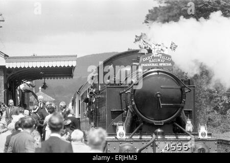 Dr. Richard Beeching, Vorsitzender der British Railways, öffnet die Dart Valley Railway, South Devon Railway, 21. Mai 1969. Er wurde ein bekannter Name in Großbritannien in den frühen 1960er Jahren für seinen Bericht "The Reshaping of British Railways", gemeinhin als ' t Stockfoto