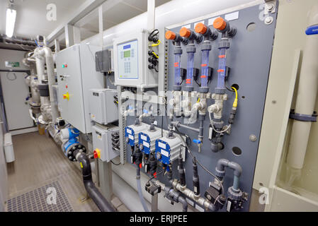 Filter für Wasseraufbereitungsanlagen im Werk Stockfoto