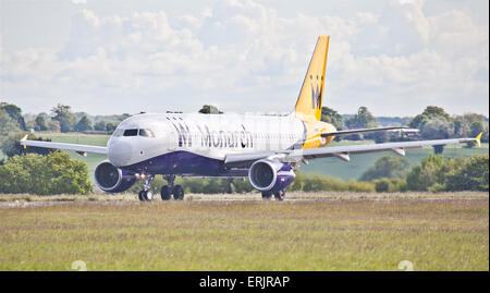 Monarch Airlines Airbus A320 G-ZBAR vom Flughafen London-Luton LTN Stockfoto