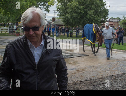 Elmont, New York, USA. 3. Juni 2015. Trainer BOB BAFFERT mit Belmont Stakes und Triple Crown hoffnungsvollen AMERICAN PHAROAH Belmont Park, Mittwoch, 3. Juni 2015. Bildnachweis: Bryan Smith/ZUMA Draht/Alamy Live-Nachrichten Stockfoto