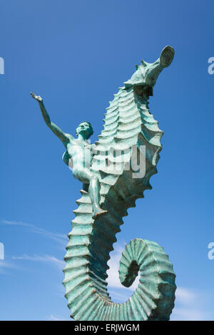 Die berühmte "Boy auf das Seepferdchen" Statue von Rafael Zamarripa am Malecon in Puerto Vallarta, Jalisco, Mexiko. Stockfoto