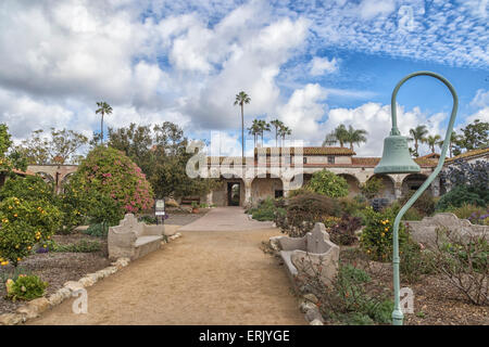 "Mission San Juan Capistrano" mit Ruinen, Museum und Rehabilitation im Gange. Stockfoto